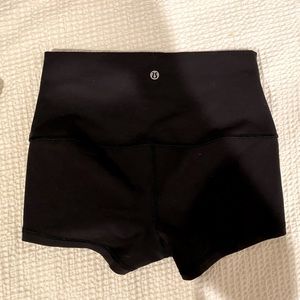 LULULEMON * Never worn, booty shorts.